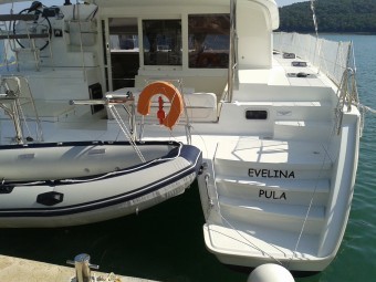 Photo:  Lagoon 400 (CAT.)