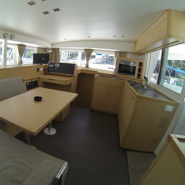 Photo:  Lagoon 400 S2 (CAT.)