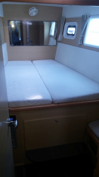 Photo:  Lagoon 440 A/C; Gen.