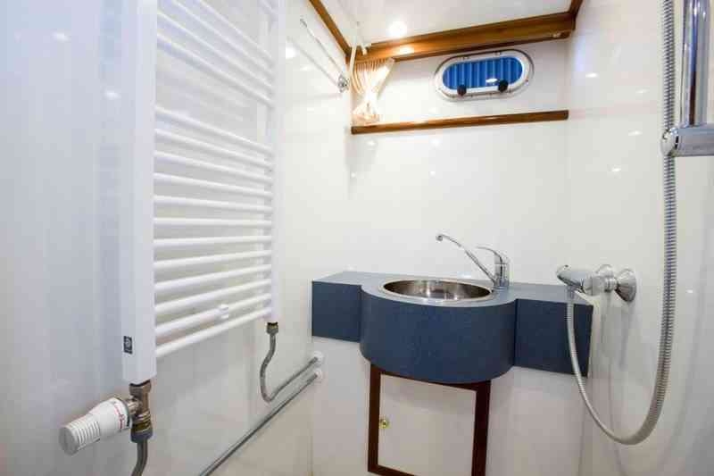 Photo:  Advantage 42 