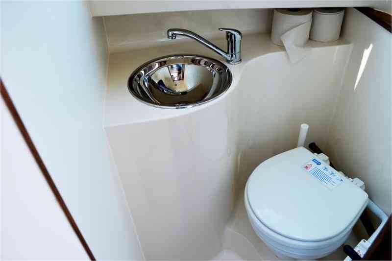 Photo:  Sloep Cabin 750