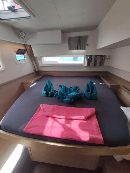 Photo:  Lagoon 42 (Gen. & A/C)
