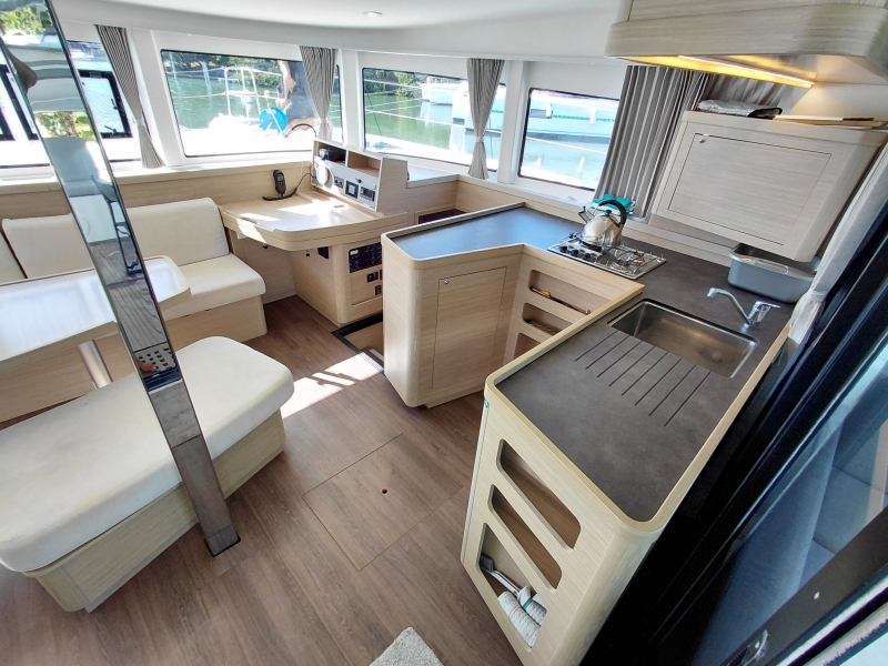 Photo:  Lagoon 42 Gen, A/C, Waterm.