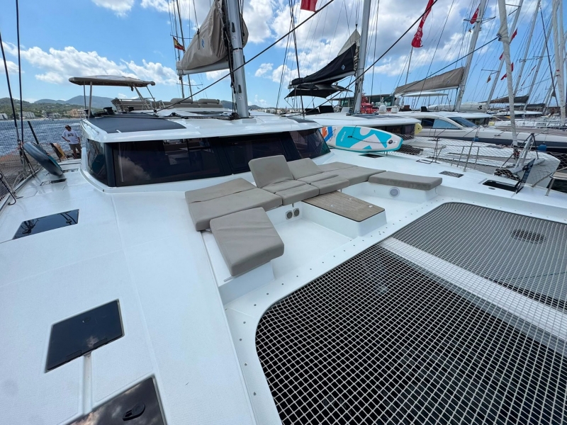 Photo:  Aura 51 Gen, A/C, Waterm.