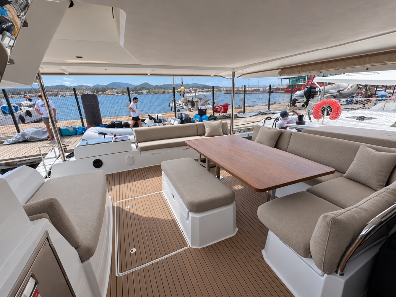 Photo:  Aura 51 Gen, A/C, Waterm.