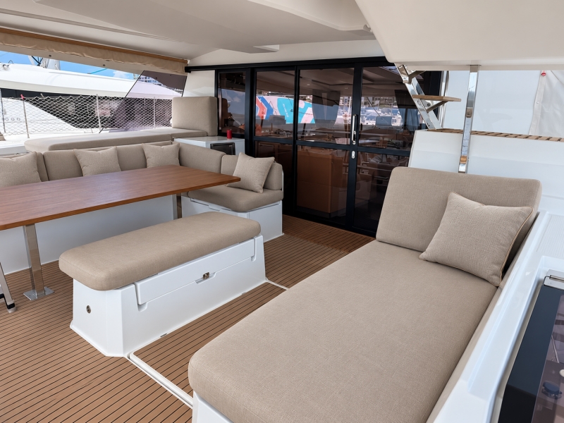 Photo:  Aura 51 Gen, A/C, Waterm.