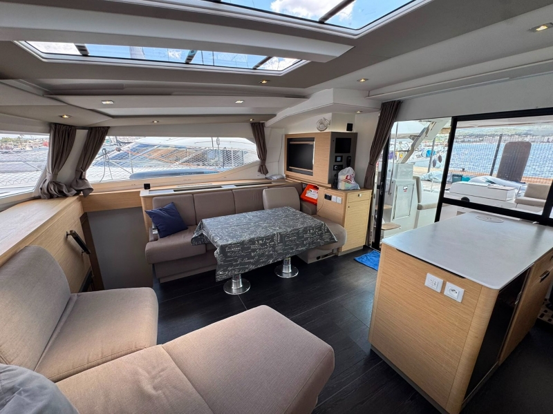 Photo:  Aura 51 Gen, A/C, Waterm.