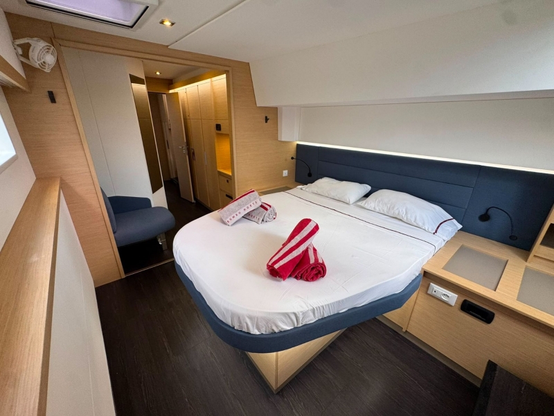 Photo:  Aura 51 Gen, A/C, Waterm.