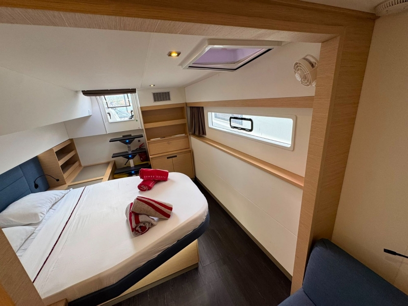 Photo:  Aura 51 Gen, A/C, Waterm.